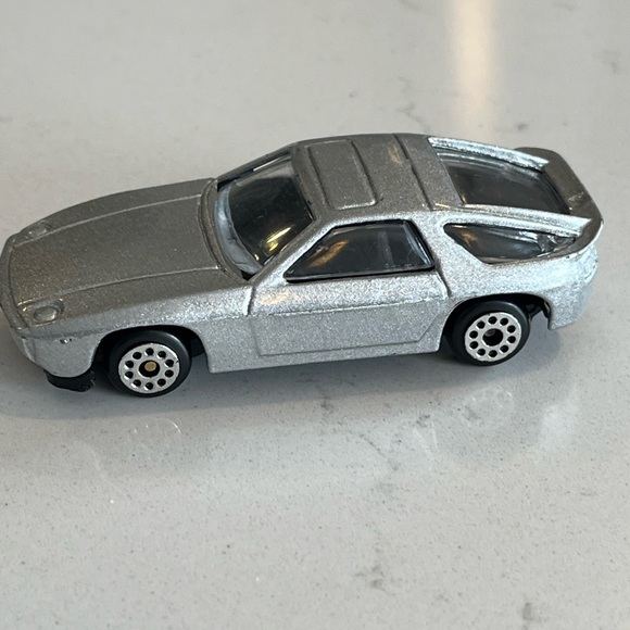 ZEE TOYS / Zylmex D89-1/64 Diecast Porsche 928 car - Picture 2 of 5